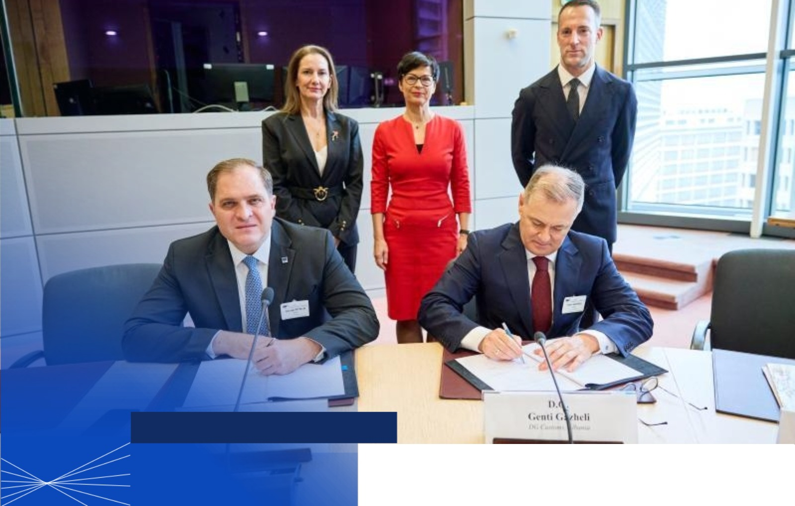 Φωτογραφία υπογραφής συμφωνίας